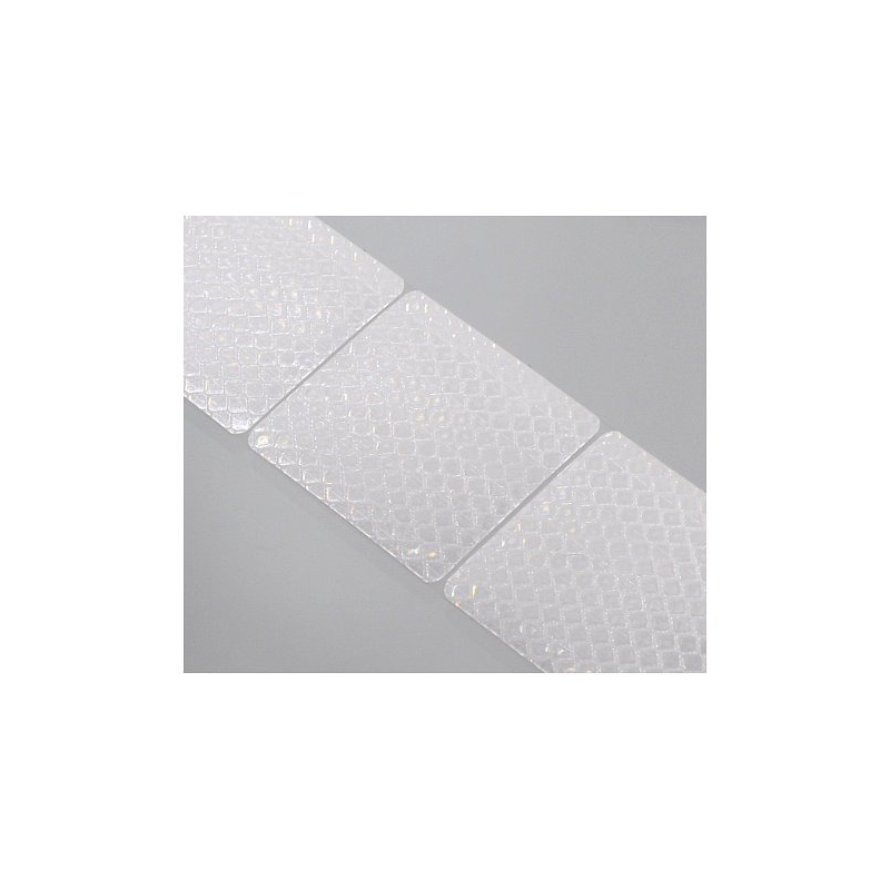 Bandă autoadezivă reflectorizantă divizată 1m x 5cm alb