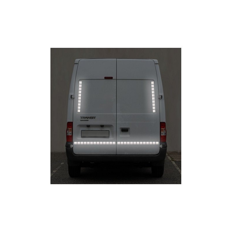 Bandă autoadezivă reflectorizantă divizată 1m x 5cm alb