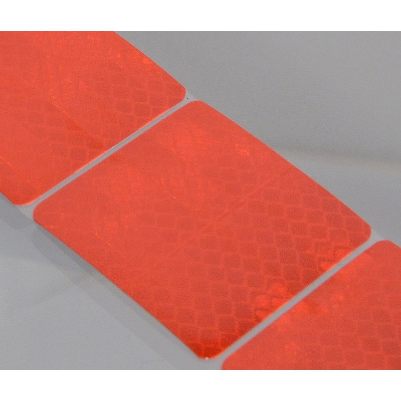 Bandă autoadezivă reflectorizantă divizată 1m x 5cm roșu