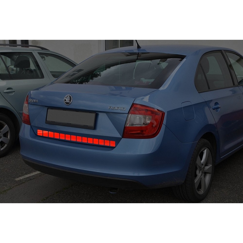 Bandă autoadezivă reflectorizantă divizată 1m x 5cm roșu