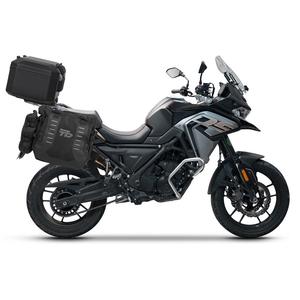 Set complet de genti laterale adventure SHAD TERRA TR40 si topcase din aluminiu SHAD TERRA BLACK 48L, incluzand kitul de montaj SHAD Voge 650DS / 650DSX