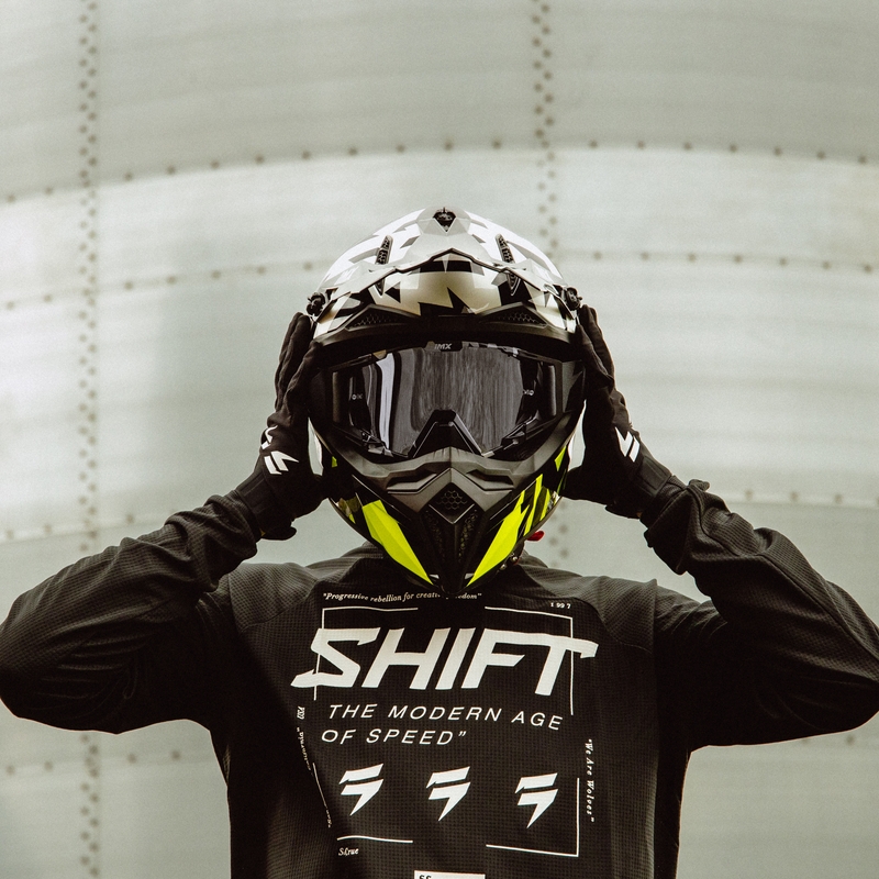 Cască de motocros iMX FMX-02 negru-alb-alb-fluo-galben