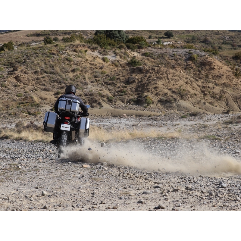 Set complet de cutii de aluminiu SHAD TERRA, 37L cutie centrala si 36L / 47L cutii laterale, incluzand set de montaj si placa SHAD HONDA CRF 1100 Africa Twin