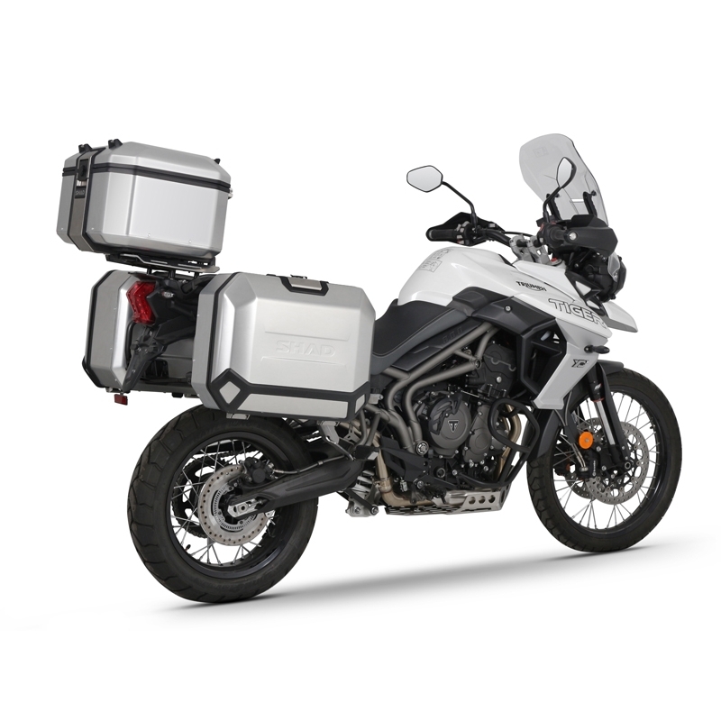 Set complet de cutii de aluminiu SHAD TERRA, 37L cutie centrala si 36L / 47L cutii laterale, incluzand set de montaj si placa SHAD TRIUMPH Tiger 800