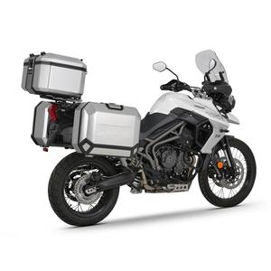 Set complet de cutii aluminiu SHAD TERRA, 48L cutie centrala si 36L / 47L cutii laterale, incluzand set de montaj si placa SHAD TRIUMPH Tiger 800