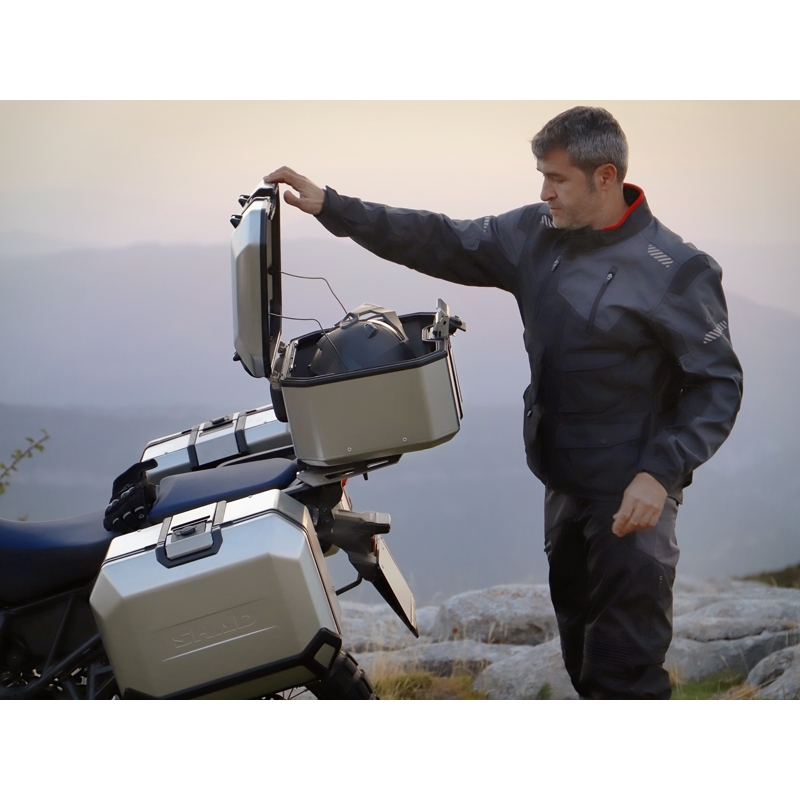 Set complet de cutii aluminiu SHAD TERRA, 48L cutie centrala si 36L / 47L cutii laterale, incluzand set de montaj si placa SHAD TRIUMPH Tiger 900