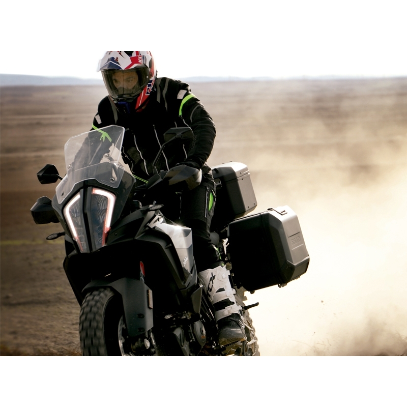 Set complet de cutii de aluminiu SHAD TERRA NEGRU, 37L cutie centrala si 36L / 36L cutii laterale, incluzand kit montaj si placa SHAD SUZUKI DL 650 V-Strom