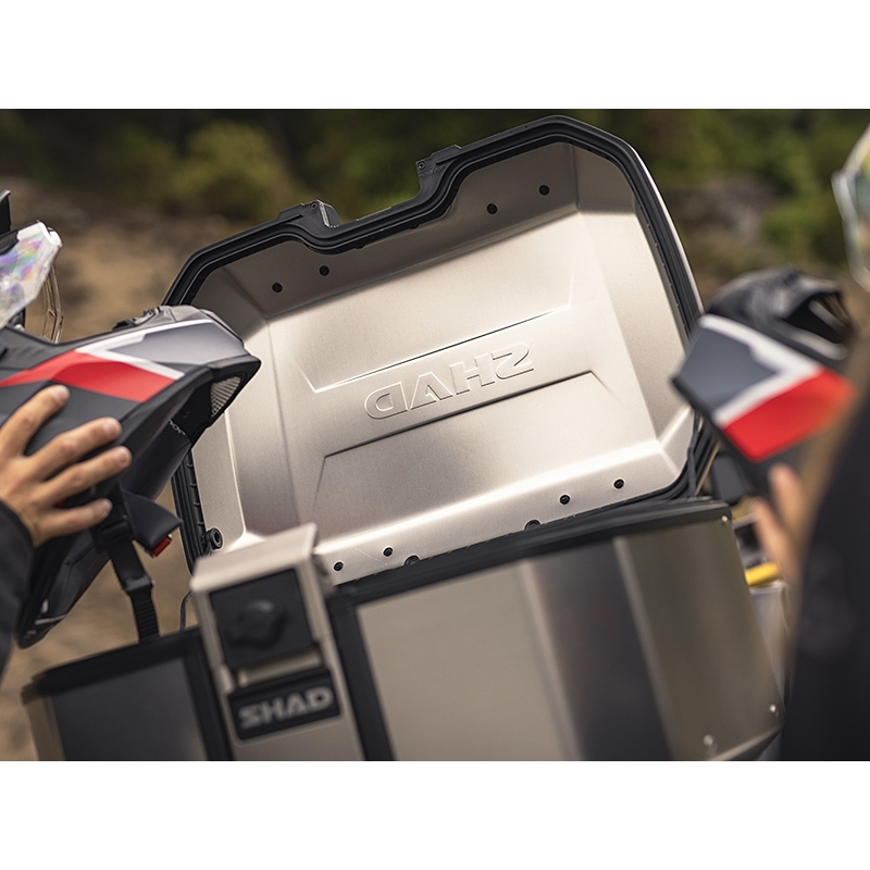 Set complet de genti laterale adventure SHAD TERRA TR40 si topcase din aluminiu SHAD TERRA 55L, incluzand kitul de montaj SHAD Voge 650DS / 650DSX