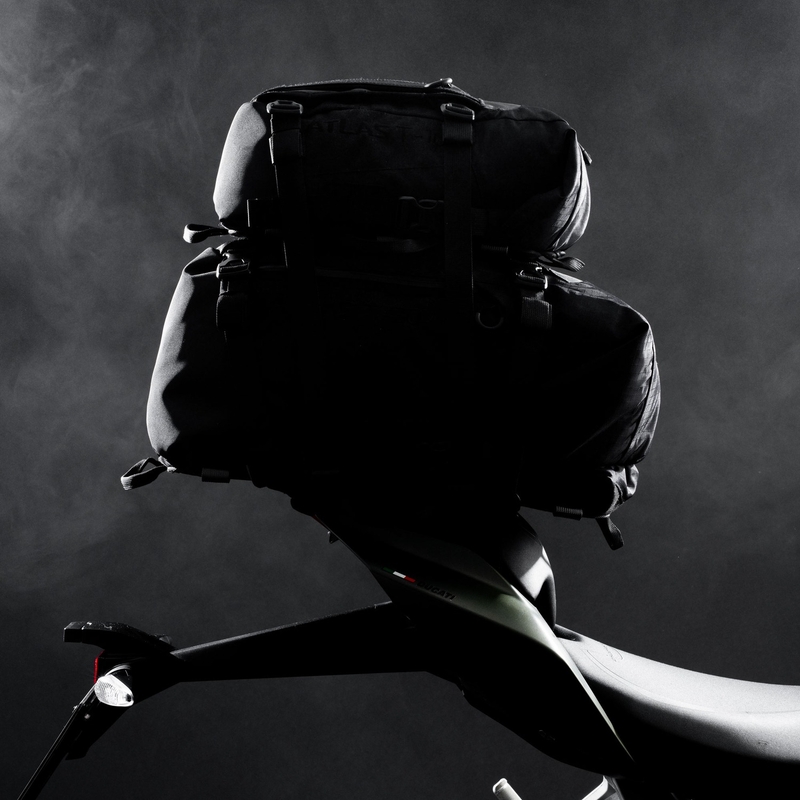 Geantă pentru scaun pasager Oxford Atlas T-20 Advanced Tourpack 20 l, neagră