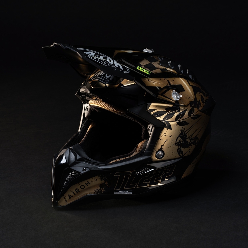 Casca motocross Airoh Aviator 3.0 "TC 222 THE LEGEND" negru-auriu