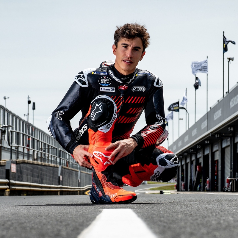 Ghete de motocicletă Alpinestars Supertech R Vented Limited Edition MM93 Marc Marquez Roșu-Albastru-Negru Fluo