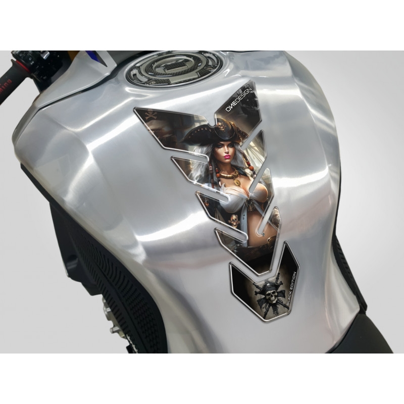 Autocolant rezervor de combustibil Print Black edition - Lady Pirate