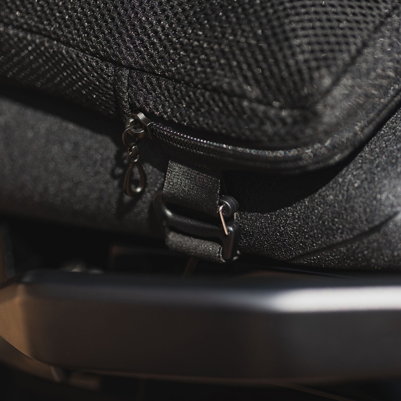 Oxford Air Seat Pillion și suport gonflabil Enduro negru deasupra scaunului pasagerului