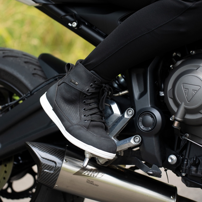 Ghete moto pentru femei Oxford Kickback Air negre