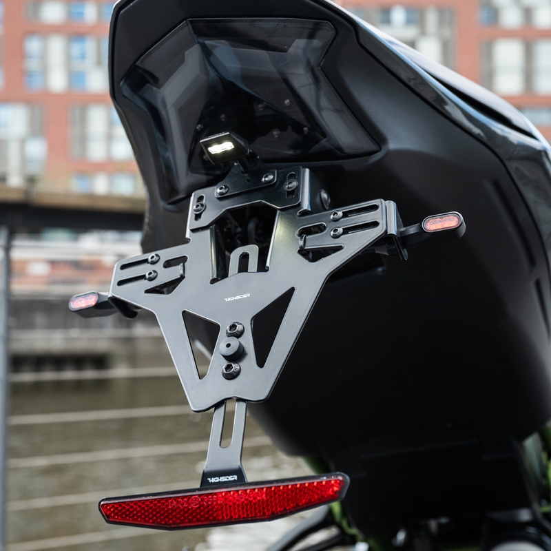 Suport pentru plăcuța de înmatriculare cu iluminare Highsider Akron RS PRO Kawasaki ZX-6R negru