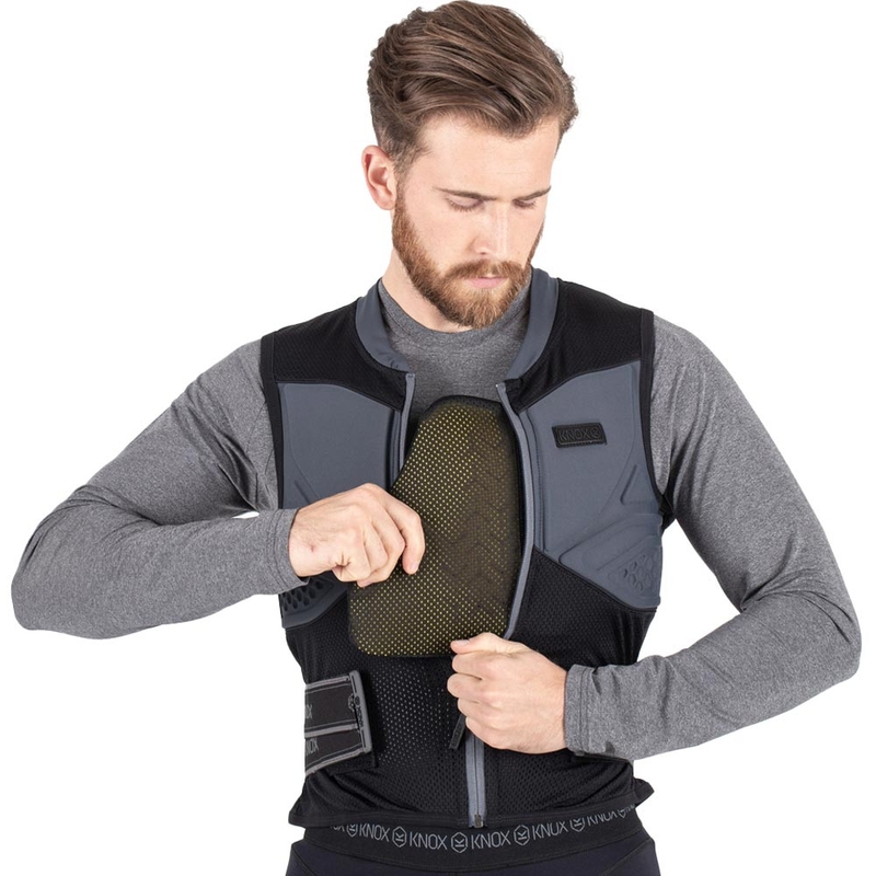 Protecție de piept Knox Micro-Lock, neagră, pentru îmbunătățirea pieptului