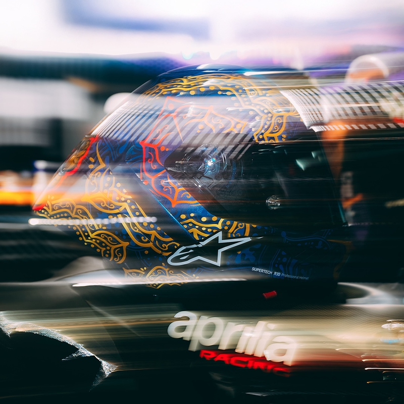 Cască integrală pentru motocicletă Alpinestars Supertech R10 Marthainator ediție limitată JORGE MARTIN albastru perlat auriu roșu